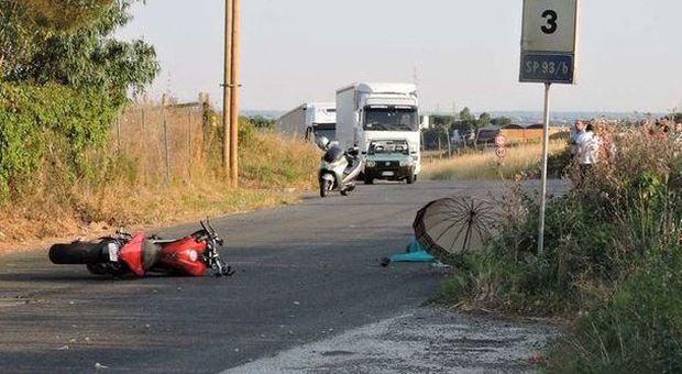 Albano, scontro tra una Ducati e una Punto: muore motociclista di 36 anni