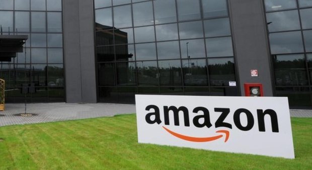 Amazon, i dipendenti di Piacenza scioperano nel giorno del Black Friday