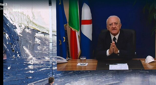 Scuole chiuse in Campania, De Luca denuncia false ordinanze: «Fake news nei gruppi e nelle chat dei social»
