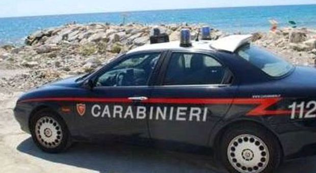 Si spoglia e si tocca al mare davanti ai turisti: 'maniaco' milanese arrestato in Sardegna