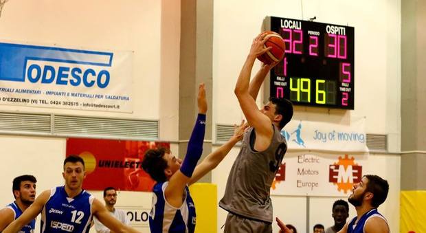 25 i punti di Nikolic nella vittoria del Basket Bassano Orange 1 contro Castelfranco.