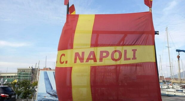 La bandiera del Circolo Canottieri Napoli, club di Marco pIRONE