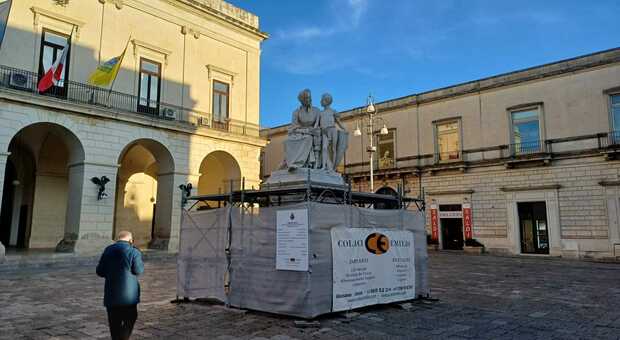 Maglie, via teli e impalcature dalla statua di Francesca Capece: il restauro finanziato da Bpp