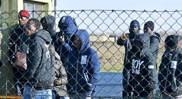 Migranti, il no dei sindaci al prefetto: «Non abbiamo spazi liberi»