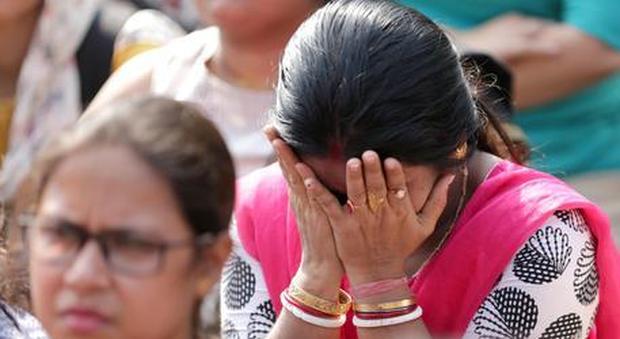 Bimba di 2 anni brutalmente uccisa per un debito, India sotto choc