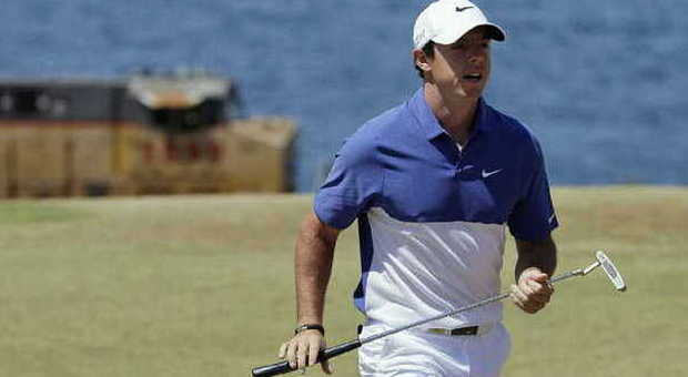 Golf, McIlroy dopo l'infortunio alla caviglia rinuncia all'Open Championship