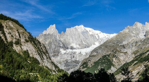 Salvi i tre alpinisti bloccati sul Monte Bianco a 4.700 metri di quota