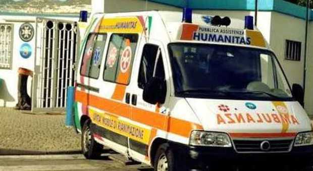 Scontro ambulanza-auto: salvato dall'annegamento, infartuato vittima dell'incidente