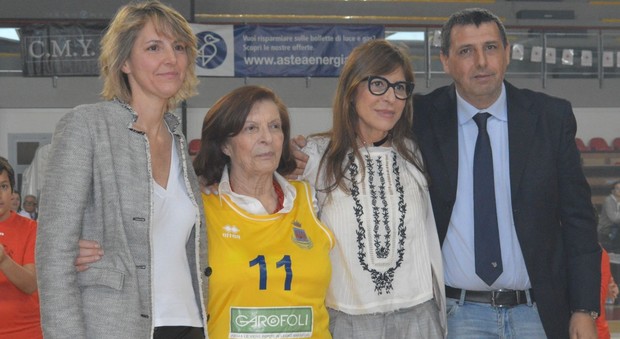 La vedova, la mamma e la sorella di Alessio con il presidente Fip, Davide Paolini
