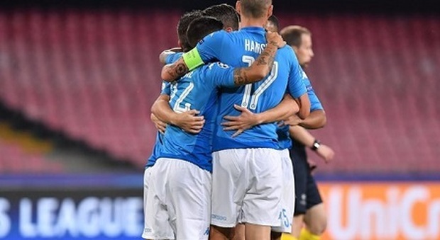 Segnano tutti gli attaccanti, il Napoli si diverte contro il Feyenoord: 3-1