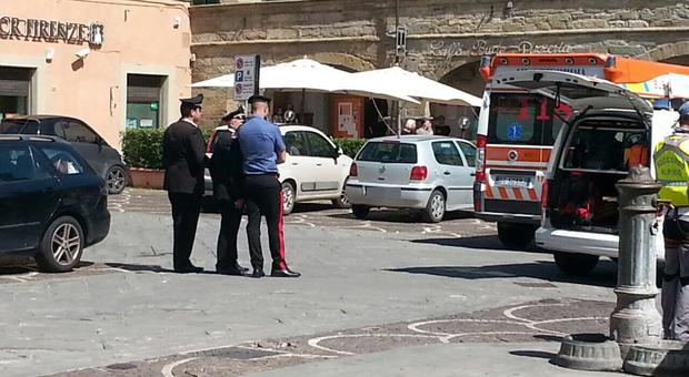 Carabinieri a Castelfranco di Sopra dove una bimba di 6 mesi morì dimenticata in auto