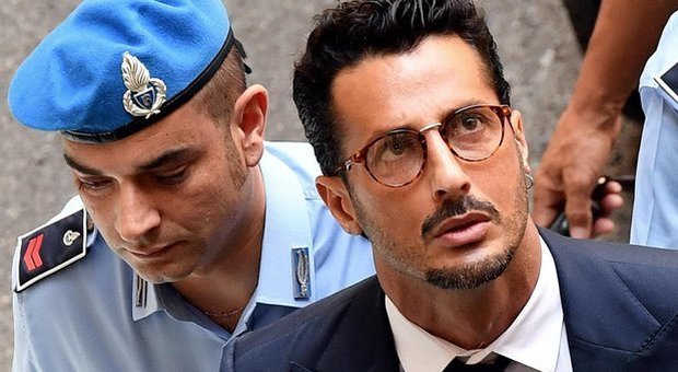 Fabrizio Corona, il pg: «Torni in carcere, troppe risse in tv: stop all'affido terapeutico»