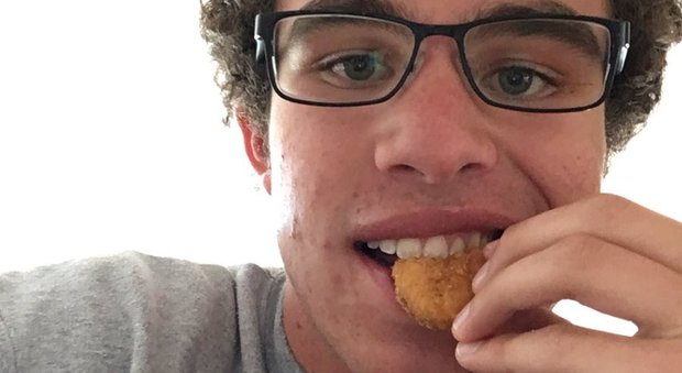 Voleva il pollo fritto gratis, ora il tweet di un 16enne è il più condiviso di sempre