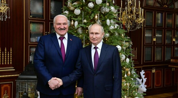 Putin a Minsk: «Esercitazioni militari con la Bielorussia». Lukashenko: «Dispiegati S-400 forniti da Mosca»
