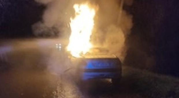 Cilento, auto in fiamme nella notte: in allarme la comunità