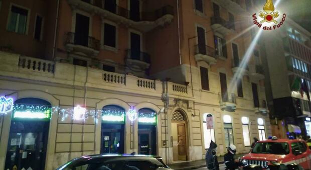 Roma, evacuato palazzo in pieno centro. «È pericolante»
