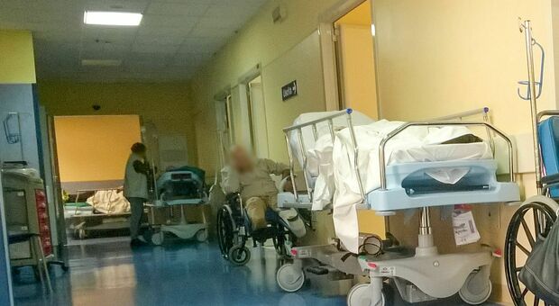 All’ospedale Carlo Urbani un 50enne non vaccinato: è in isolamento al Pronto soccorso e ha difficoltà respiratorie
