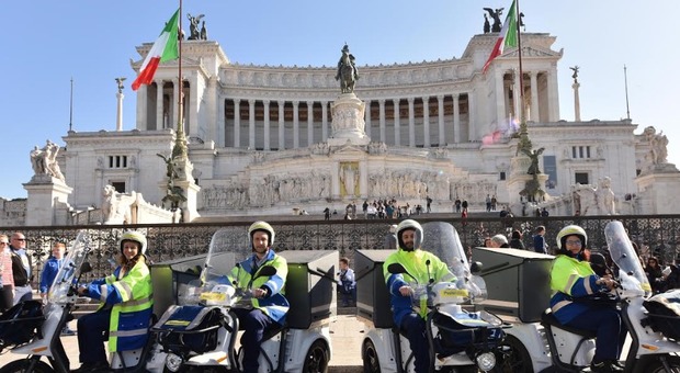 A Roma i postini arrivano a bordo dei tricicli elettrici