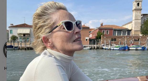 Sharon Stone, la diva a Venezia con il suo stylist per «un'avventura fashion». IL POST