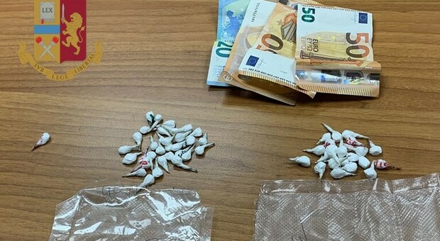 Taranto, vendeva droga ai giardinetti: 33enne arrestato dalla polizia mentre cedeva dosi a tossicodipendenti