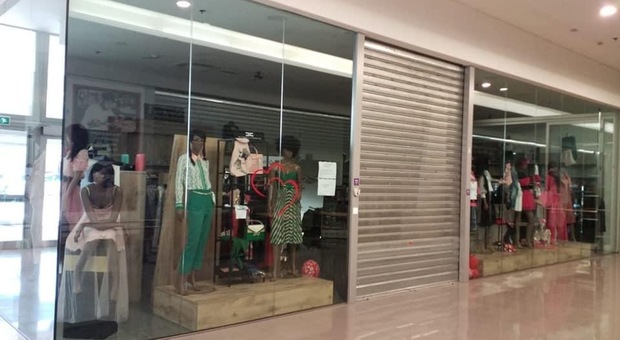 Coronavirus L'Aquila, ripartono i negozi di abbigliamento: «Sanificazioni e nuove modalità di vendita»
