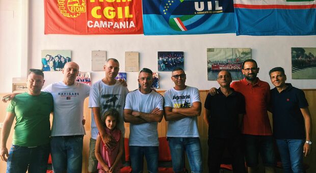 Whirlpool Napoli, presidio anche a Ferragosto: «Non c’è vacanza senza lavoro»