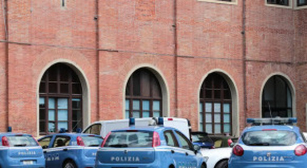 Latitante ricercato a Salerno arrestato nell'ufficio immigrazione a Firenze