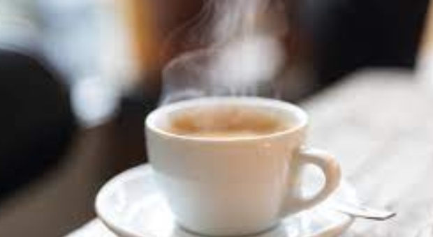 Caffè scontato se porti zucchero, tazzina e cucchiaino da casa. L’iniziativa di un bar in Liguria