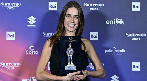 Sanremo, Clara vince il Premio Jannacci Nuovo Imaie: «Ottima intonazione e duttilità vocale»