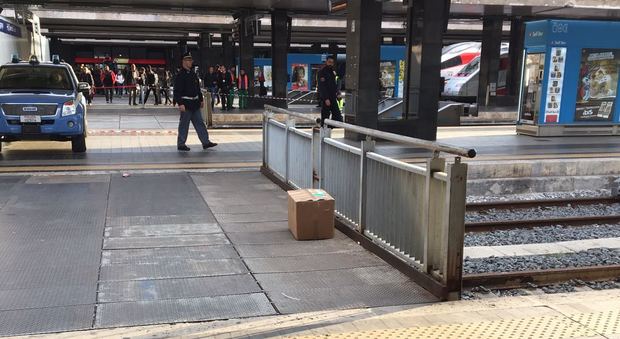 Allarmi bomba a Termini: stazione blindata per un pacco sospetto, valigetta davanti al "Machiavelli"
