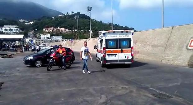 Ischia: stop ambulanze sui traghetti, il caso finisce sul tavolo del prefetto