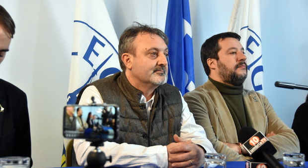 Salvini torna a Terni e annuncia l'entrata nella Lega del consigliere comunale M5S Marco Cozza