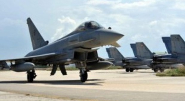 Bombardiere russo sui cieli britannici: intercettato da due caccia militari