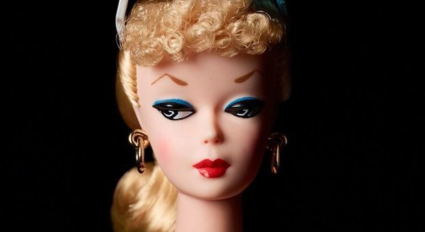 Barbie Millicent Roberts © Mattel Inc. Teen Age Fashion Model Barbie Doll nella riedizione del 2009 per la linea Collectors