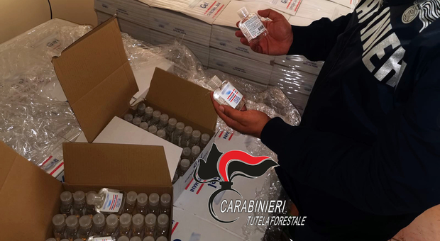 Sapone venduto come gel antibatterico, 8mila flaconi sequestrati nel Napoletano