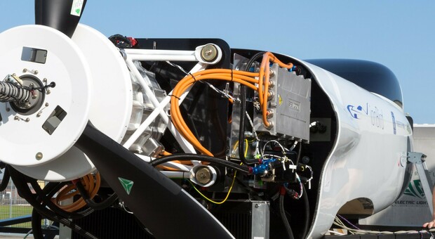 Rolls-Royce, completati i test per l'aereo elettrico più veloce al mondo