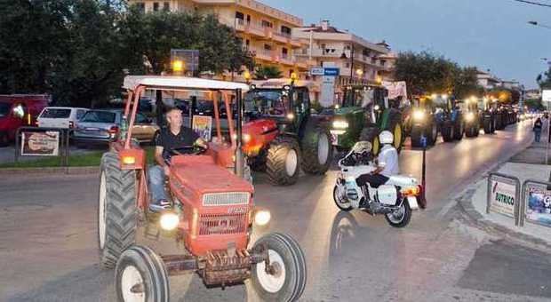 «No all'impianto di biomasse»: sindaci in marcia con i trattori a Capaccio