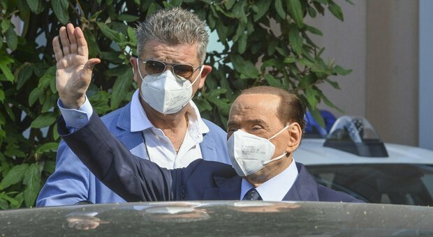 Silvio Berlusconi ricoverato in ospedale: «Non stava bene». Terapie per superare gli strascichi del Covid