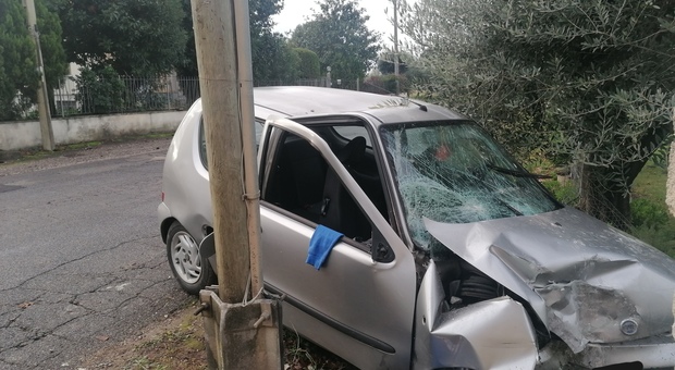 Martina Salvucci morta a 21 anni: con l'auto contro un palo in via Riserva Nuova