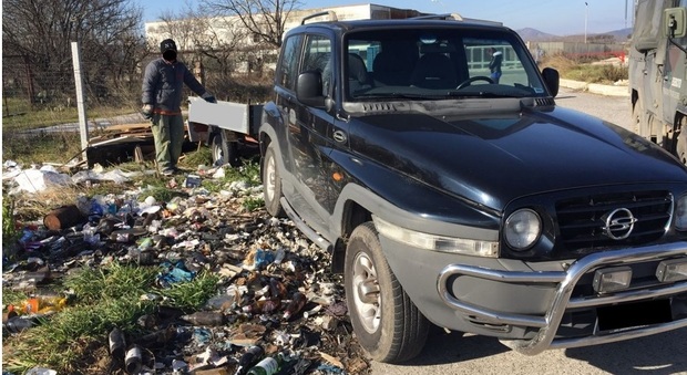 L'Esercito nella Terra dei Fuochi: sorpreso a sversare illegalmente rifiuti