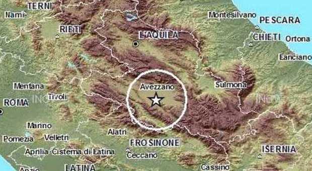Terremoto, forte scossa di 3.9 a L'Aquila. «Torna la paura, molta gente in strada»
