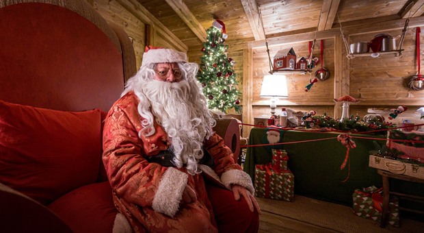Maestra di religione chiede ai bambini: «Credete ancora a Babbo Natale?». Genitori infuriati: «Mio figlio è traumatizzato»