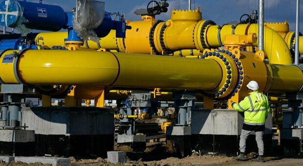 Gas russo, dai rigassificatori a alle rinnovabili agli accordi con altri Paesi: così l'Italia ridurrà la dipendenza da Mosca