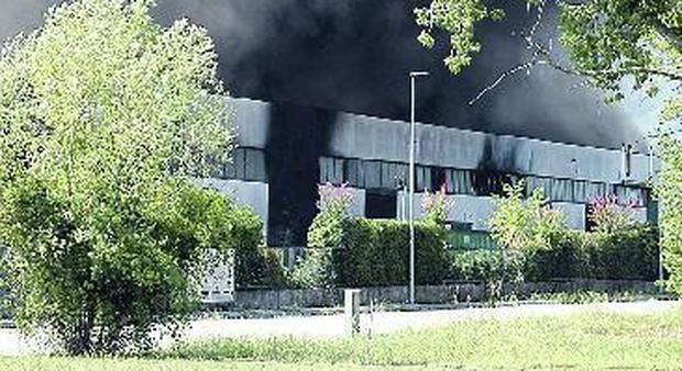 Troppi incendi sospetti, controlli dei carabinieri nelle aziende