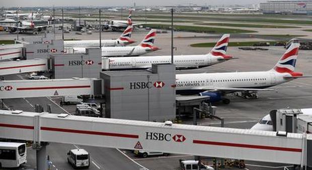 Quarantena per chi arriva in Gran Bretagna, Heathrow chiede lo stop: «Si rischia epidemia di disoccupazione»