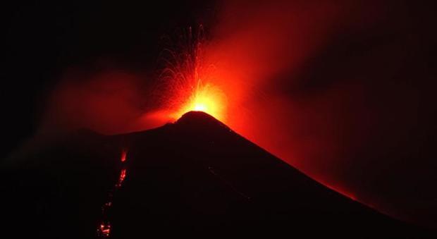 Etna, 40 scosse di terremoto nelle ultime 24 ore: il vulcano è «osservato speciale»