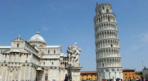 Evento straordianario: 20 anni dalla riapertura della torre di Pisa, che ora è stabile e si è riaddrizzata di quasi mezzo metro