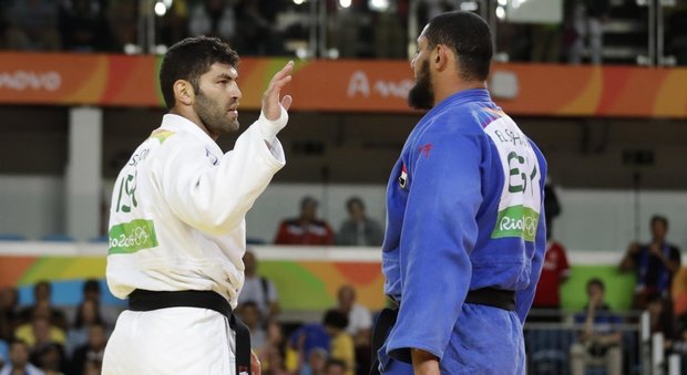 Niente mano all'israeliano, il judoka egiziano a casa