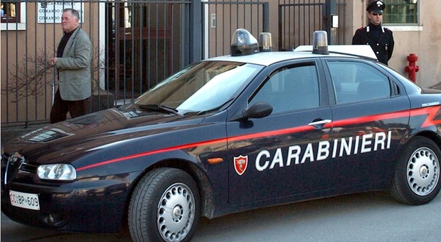 I carabinieri di Piove di Sacco hanno denunciato l'uomo per porto di oggetti atti a offendere
