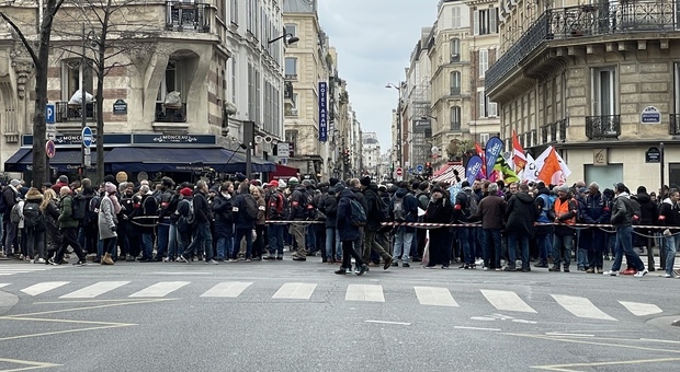 Corteo di protesta a Parigi contro Mac